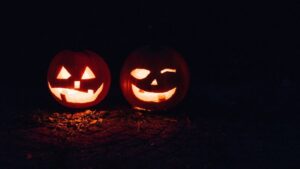 Halloween pompoenen met lampje in het donker