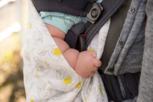 essentials voor reizen met baby - fabulous mama