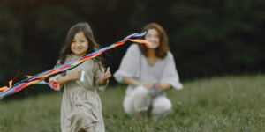 Fabulous Mama - buitenspelen met wind